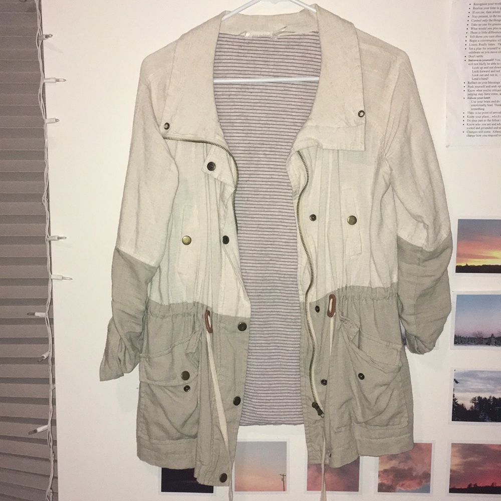 Cute cream/beige zip up jacket
